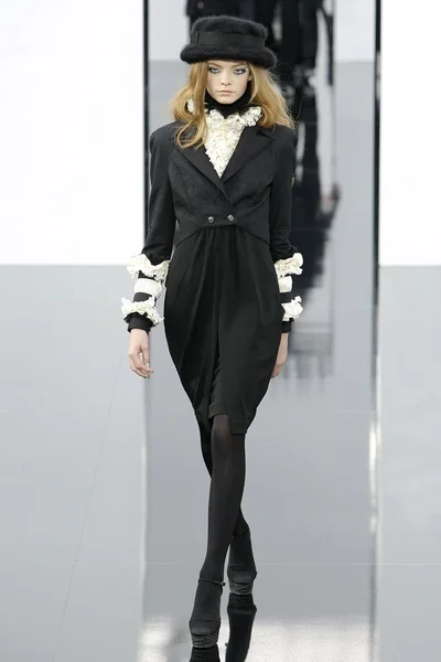 Look 12